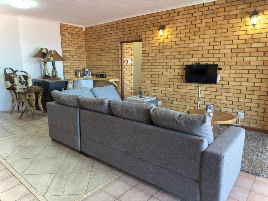 6 Bedroom Property for Sale in Wavecrest Eastern Cape